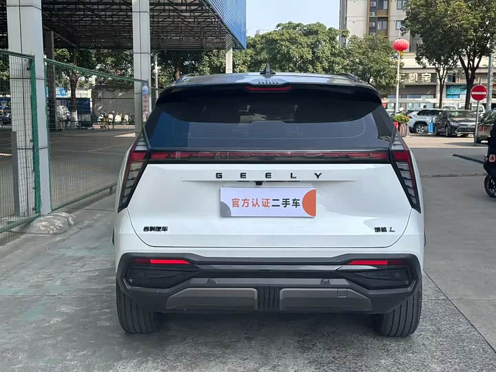 Фото 8 - Geely Atlas L