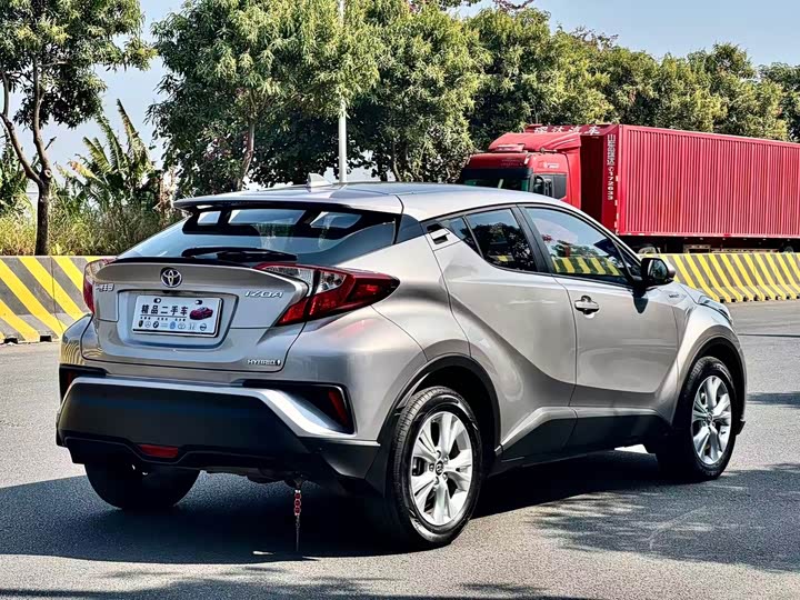 Фото 9 - Toyota Izoa