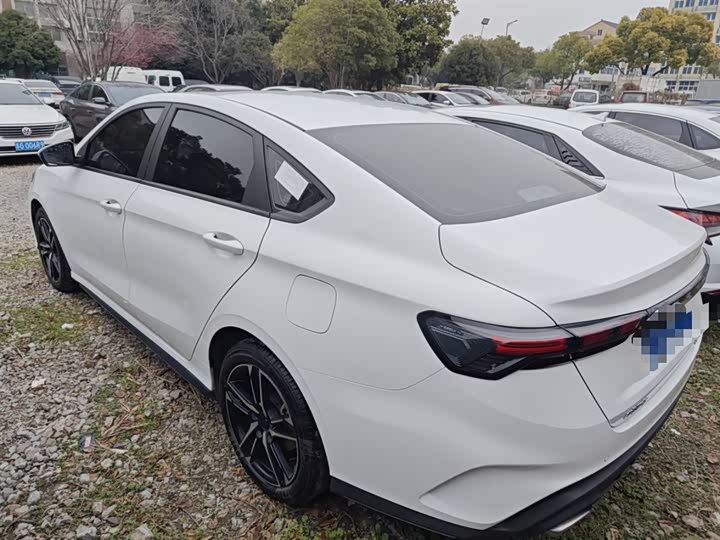 Фото 5 - Geely Binrui