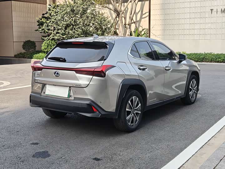 Фото 3 - Lexus UX Hybrid