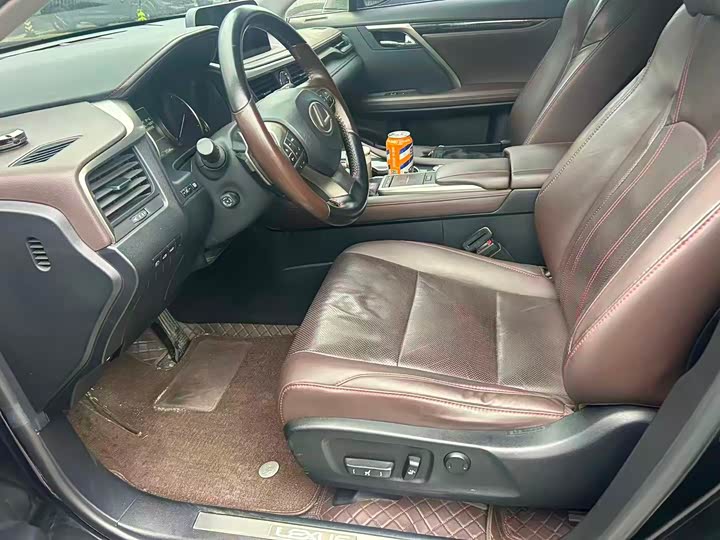 Фото 4 - Lexus RX