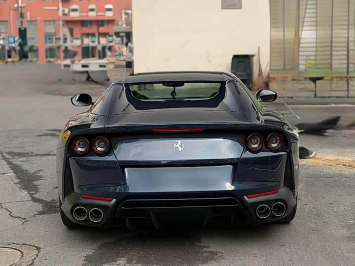 Фото 2 - Ferrari 812
