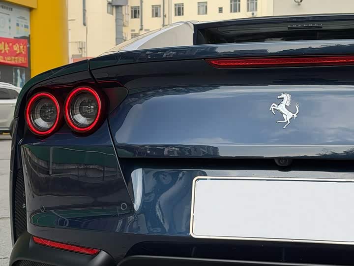 Фото 3 - Ferrari 812