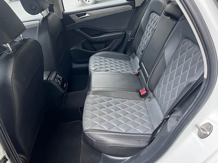 Фото 8 - Volkswagen Sagitar L