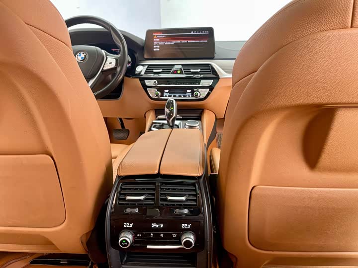 Фото 8 - BMW 6 Series GT