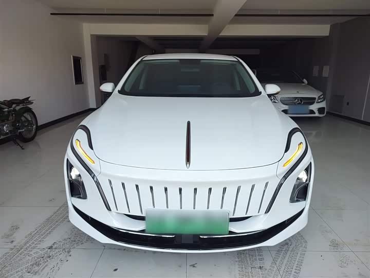 Фото 3 - Hongqi E-QM5