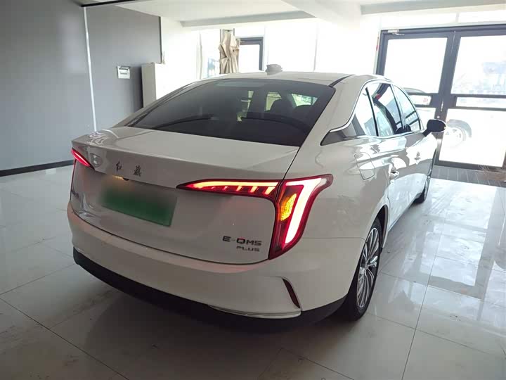 Фото 7 - Hongqi E-QM5