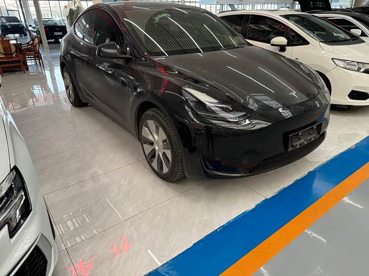 Фото 3 - Tesla Model Y