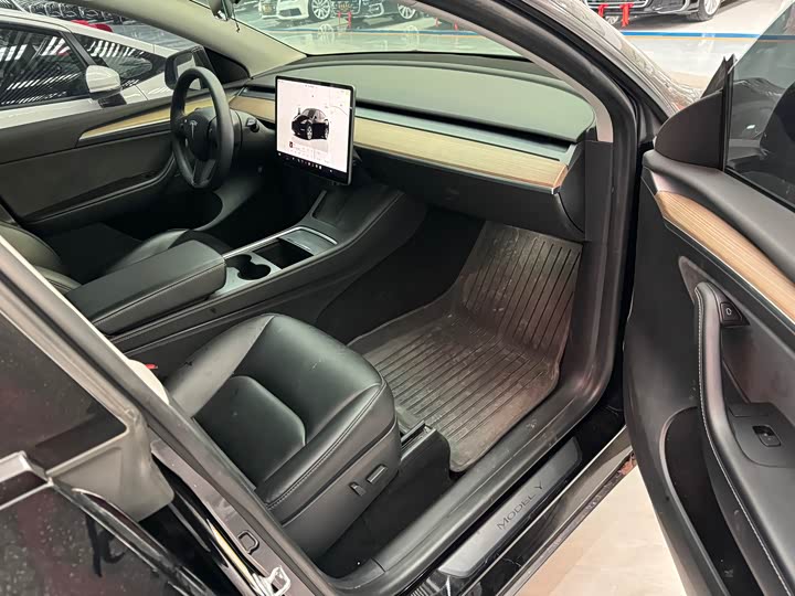 Фото 6 - Tesla Model Y