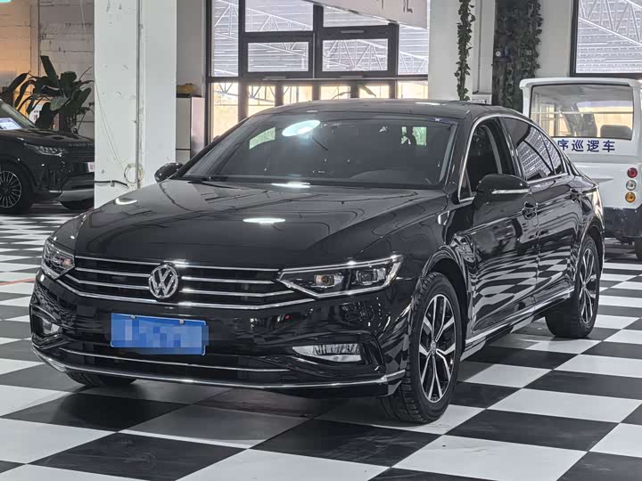 Фото 1 - Volkswagen Magotan