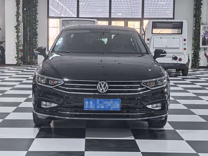 Фото 2 - Volkswagen Magotan