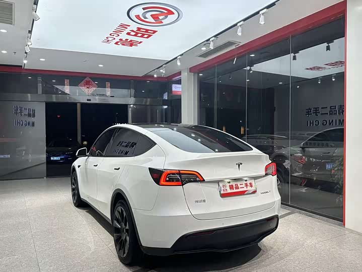 Фото 4 - Tesla Model Y