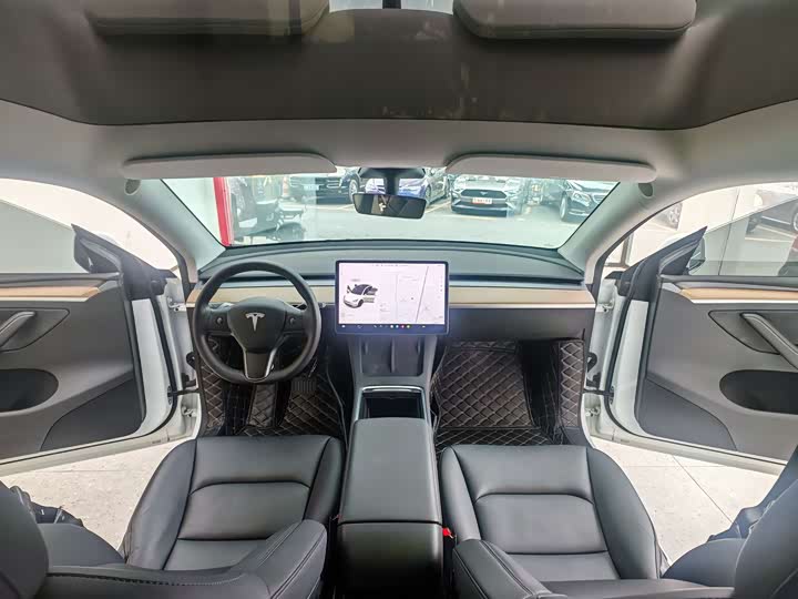 Фото 8 - Tesla Model Y