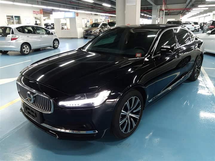 Фото 2 - Volvo S90