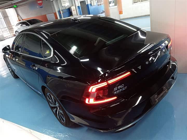 Фото 4 - Volvo S90