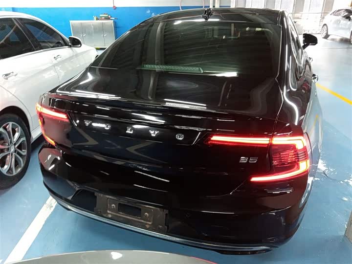 Фото 5 - Volvo S90