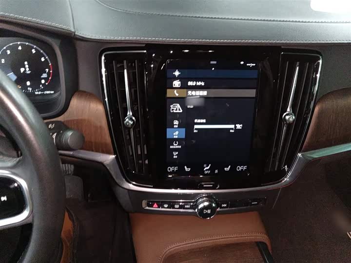 Фото 9 - Volvo S90