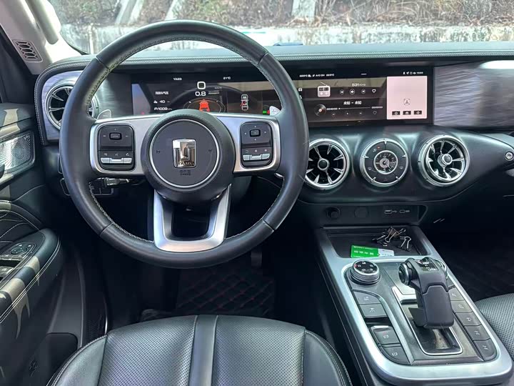 Фото 4 - Tank 300