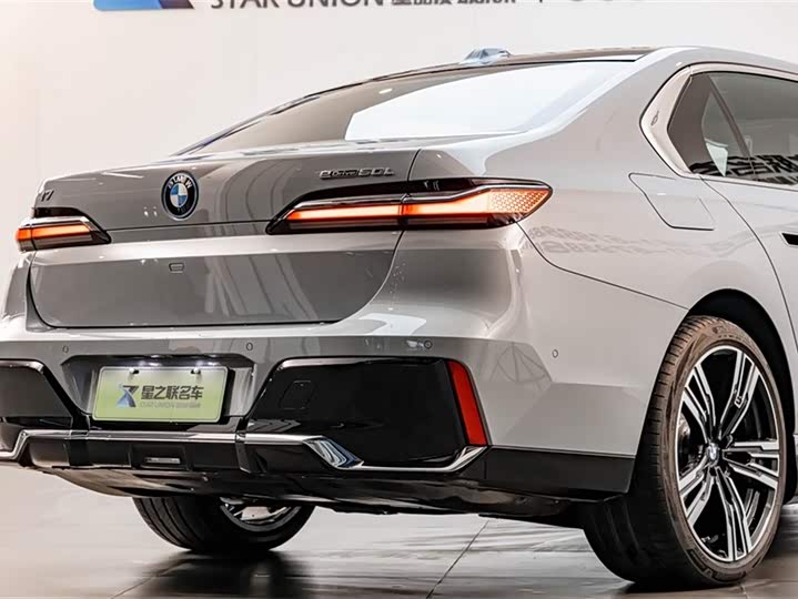Фото 8 - BMW i7