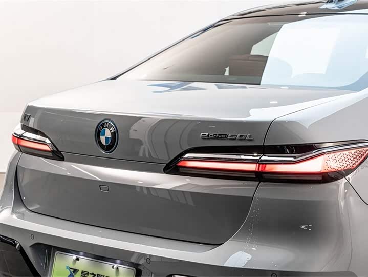 Фото 9 - BMW i7