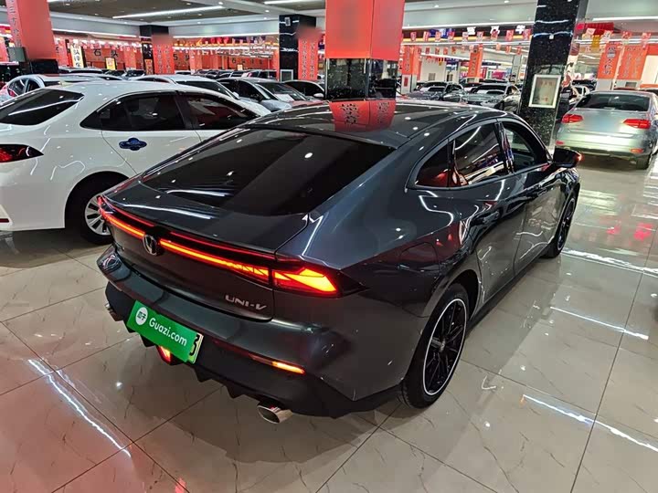 Фото 7 - Changan UNI-V Hybrid