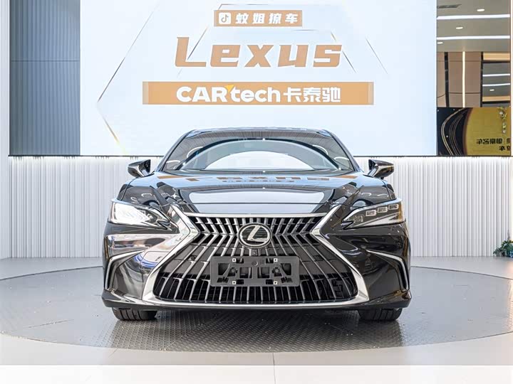 Фото 2 - Lexus ES