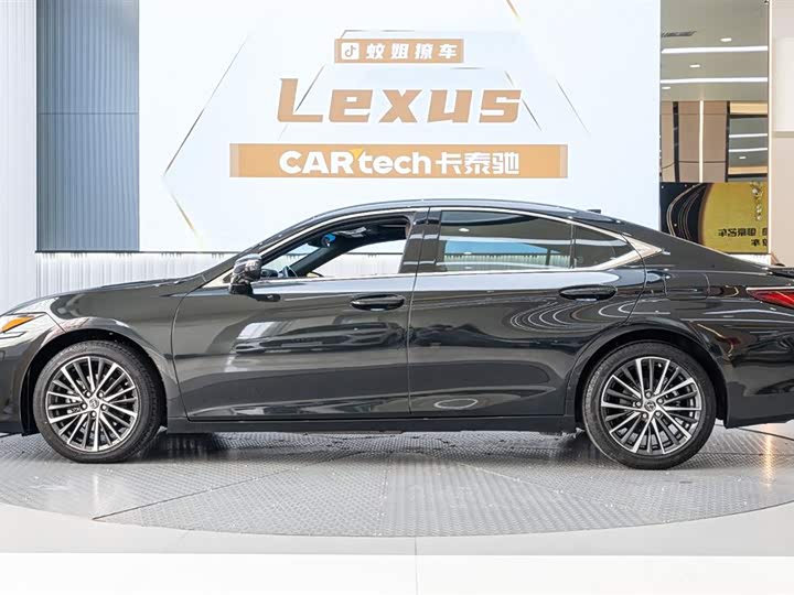 Фото 3 - Lexus ES