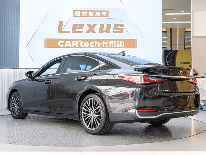 Фото 4 - Lexus ES