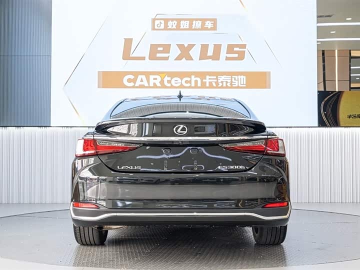 Фото 5 - Lexus ES