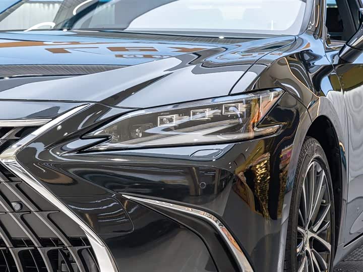 Фото 6 - Lexus ES