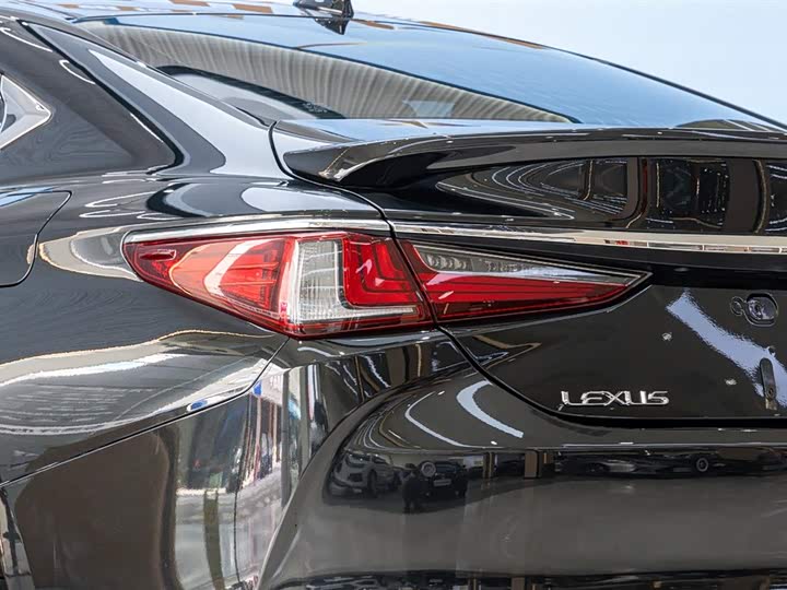 Фото 7 - Lexus ES