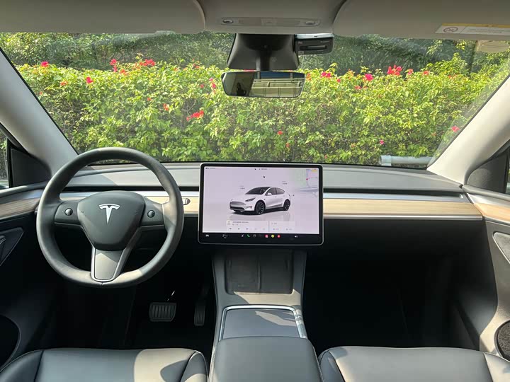 Фото 6 - Tesla Model Y