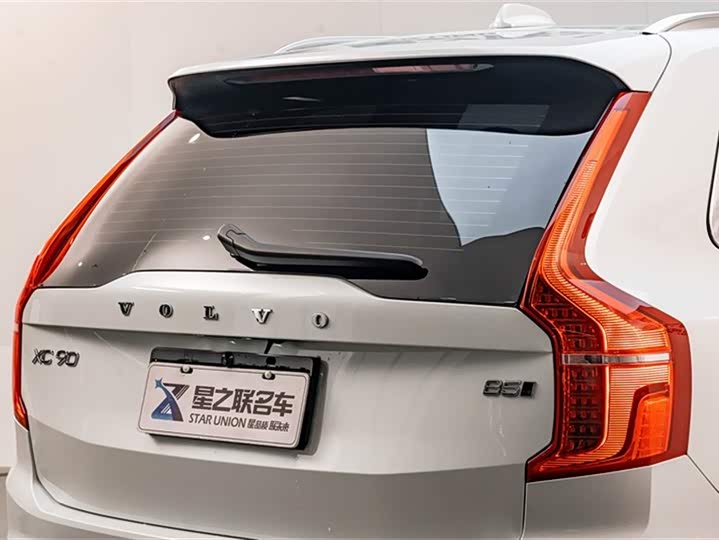 Фото 9 - Volvo XC90