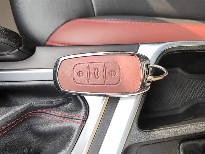 Фото 9 - Geely Vision X3