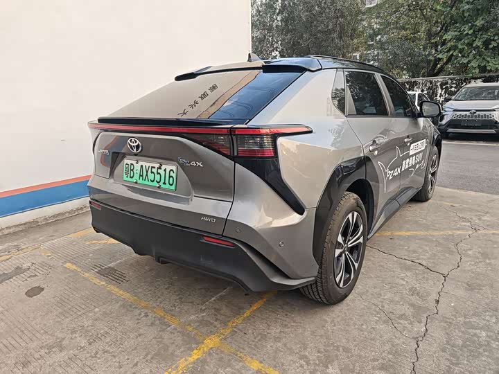 Фото 4 - Toyota bZ4X