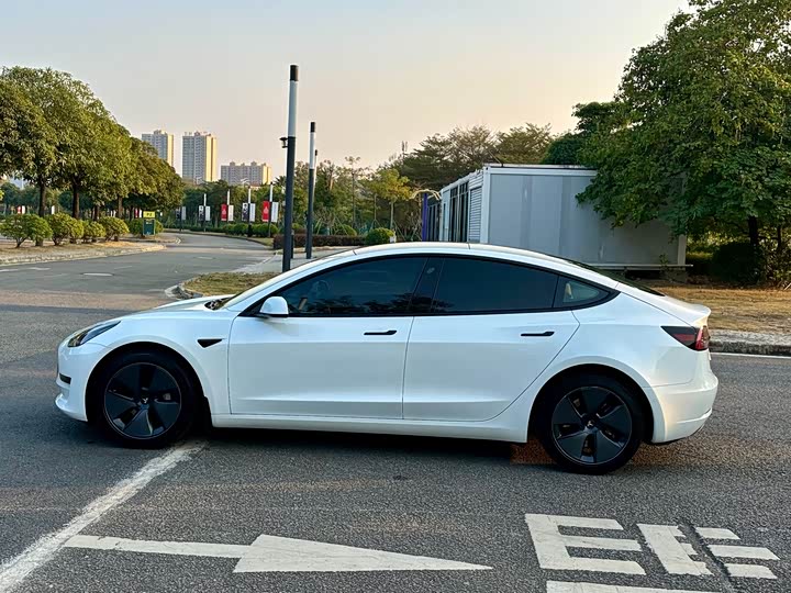 Фото 8 - Tesla Model 3