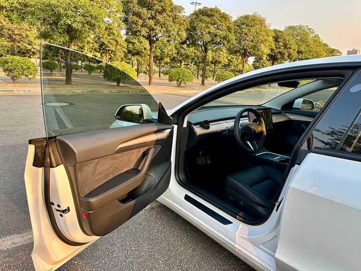 Фото 9 - Tesla Model 3