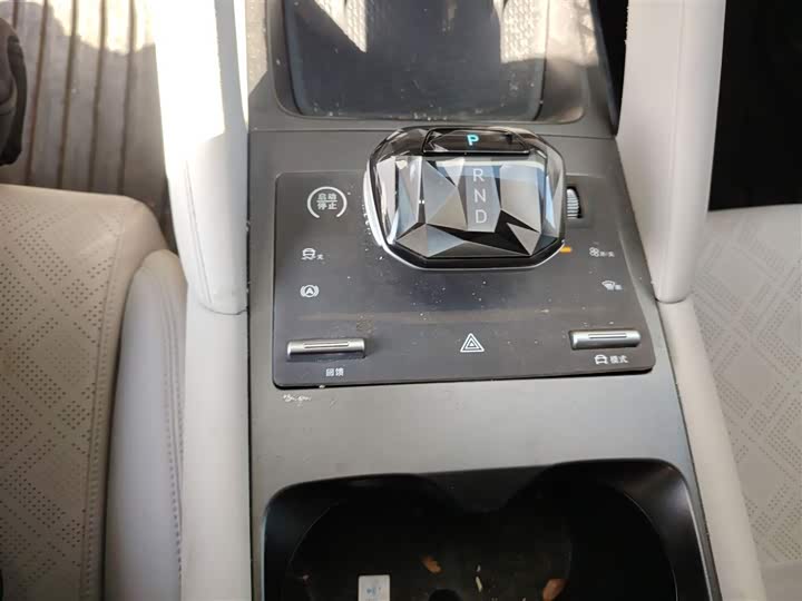 Фото 7 - BYD Yuan Up