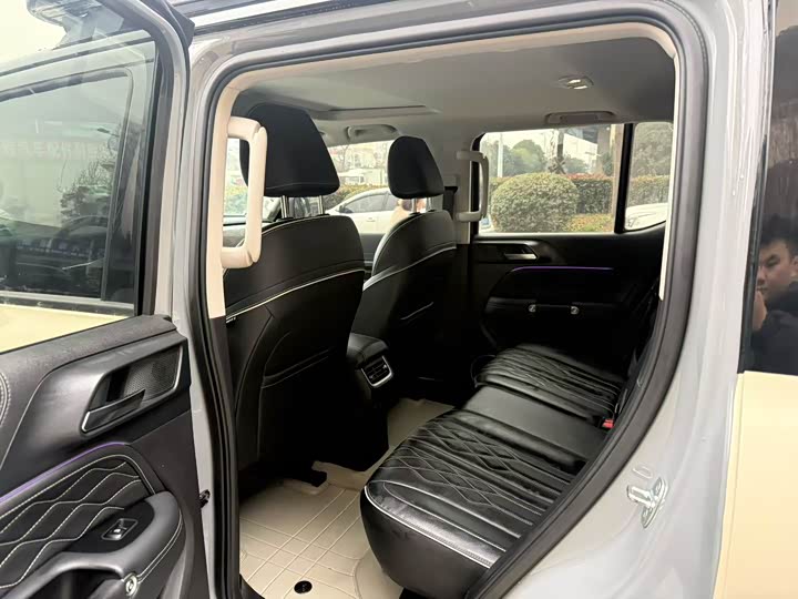 Фото 5 - Tank 300