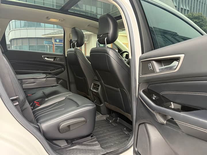 Фото 9 - Ford Edge