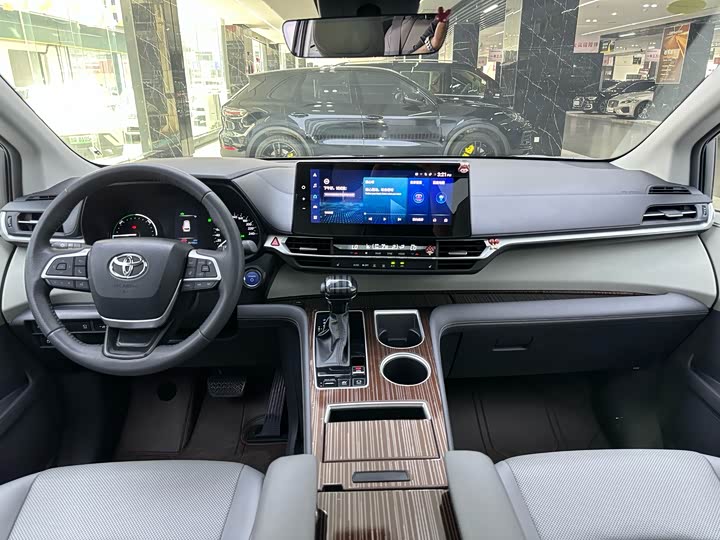 Фото 7 - Toyota Granvia