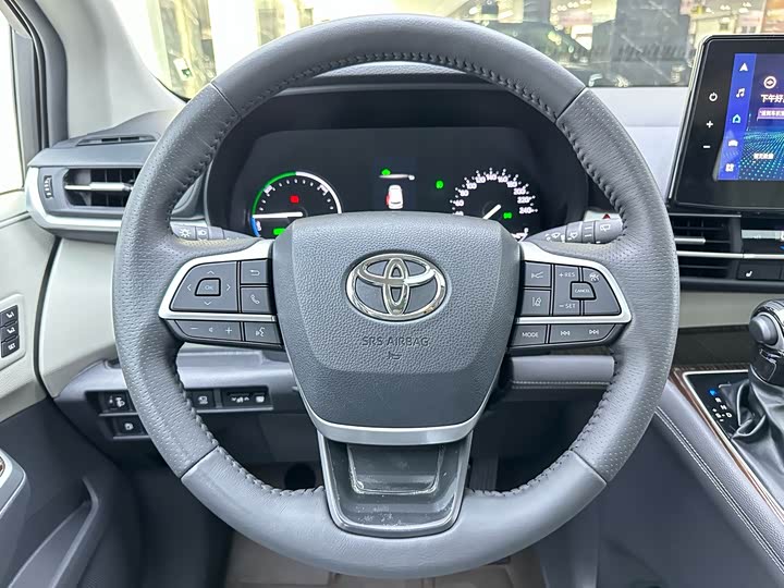 Фото 8 - Toyota Granvia