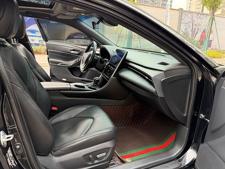 Фото 8 - Toyota Avalon