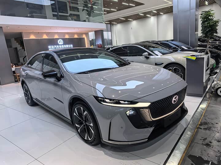 Фото 3 - Mazda EZ-6