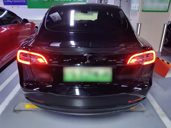 Фото 6 - Tesla Model 3