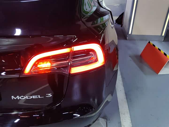 Фото 8 - Tesla Model 3