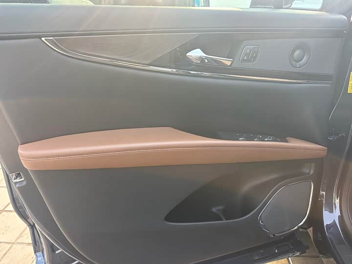 Фото 5 - Lincoln Nautilus