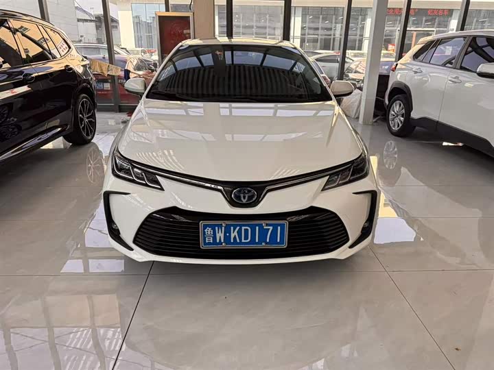 Фото 2 - Toyota Corolla