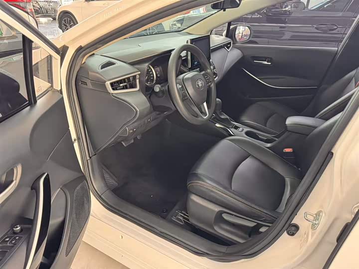 Фото 4 - Toyota Corolla