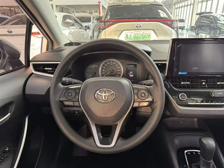 Фото 8 - Toyota Corolla